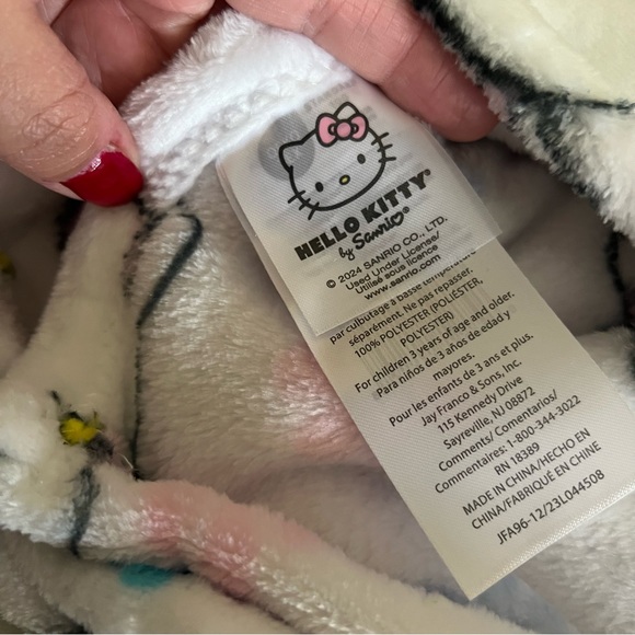Sanrio Hello Kitty Spring 2024 throw blanket - Picture 5 of 8